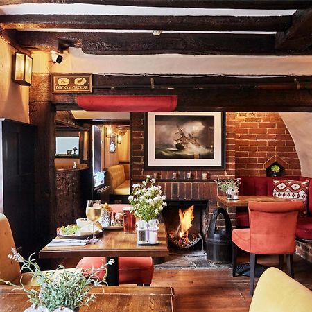 The Talbot Inn Woking Zewnętrze zdjęcie