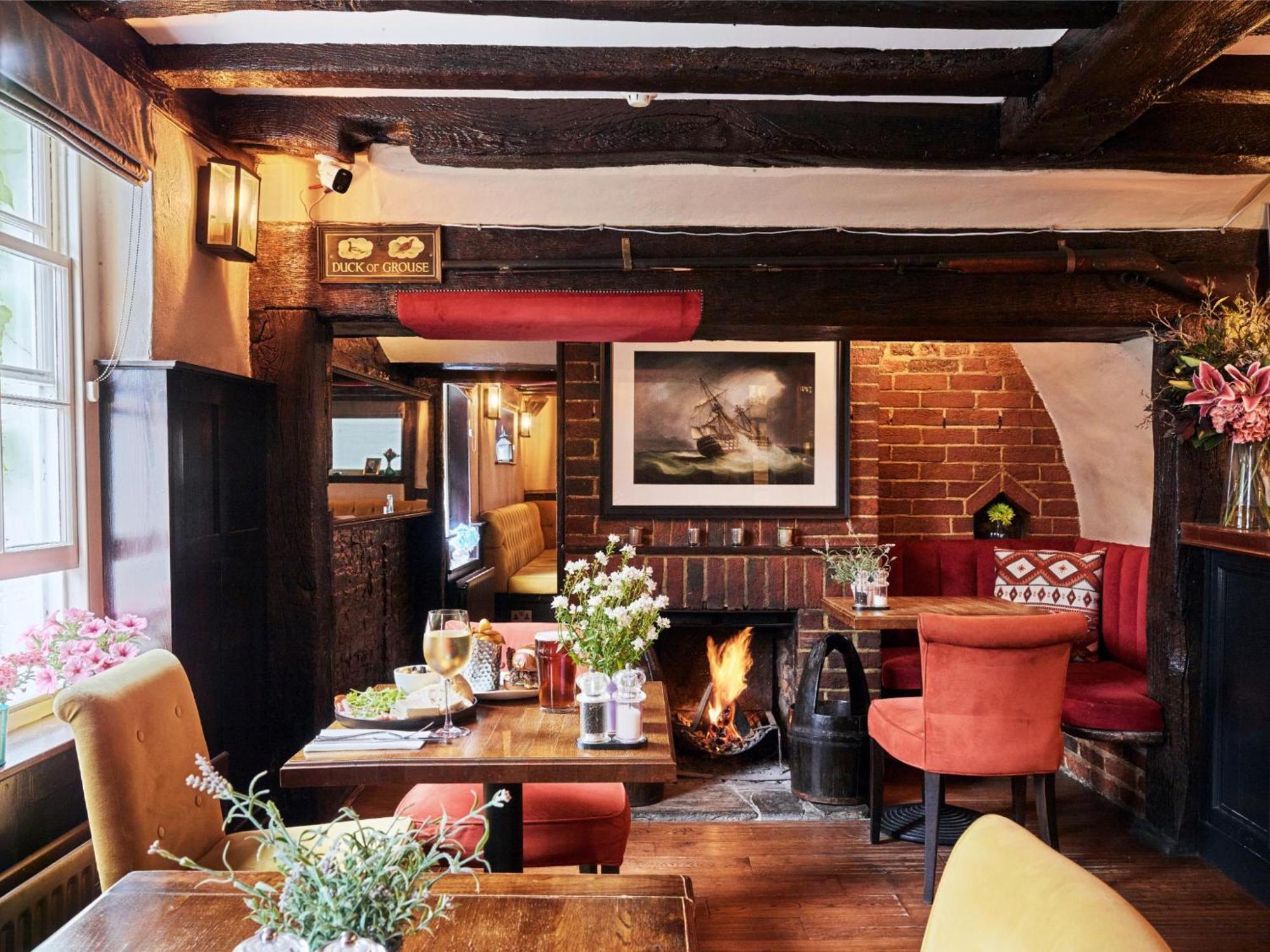 The Talbot Inn Woking Zewnętrze zdjęcie