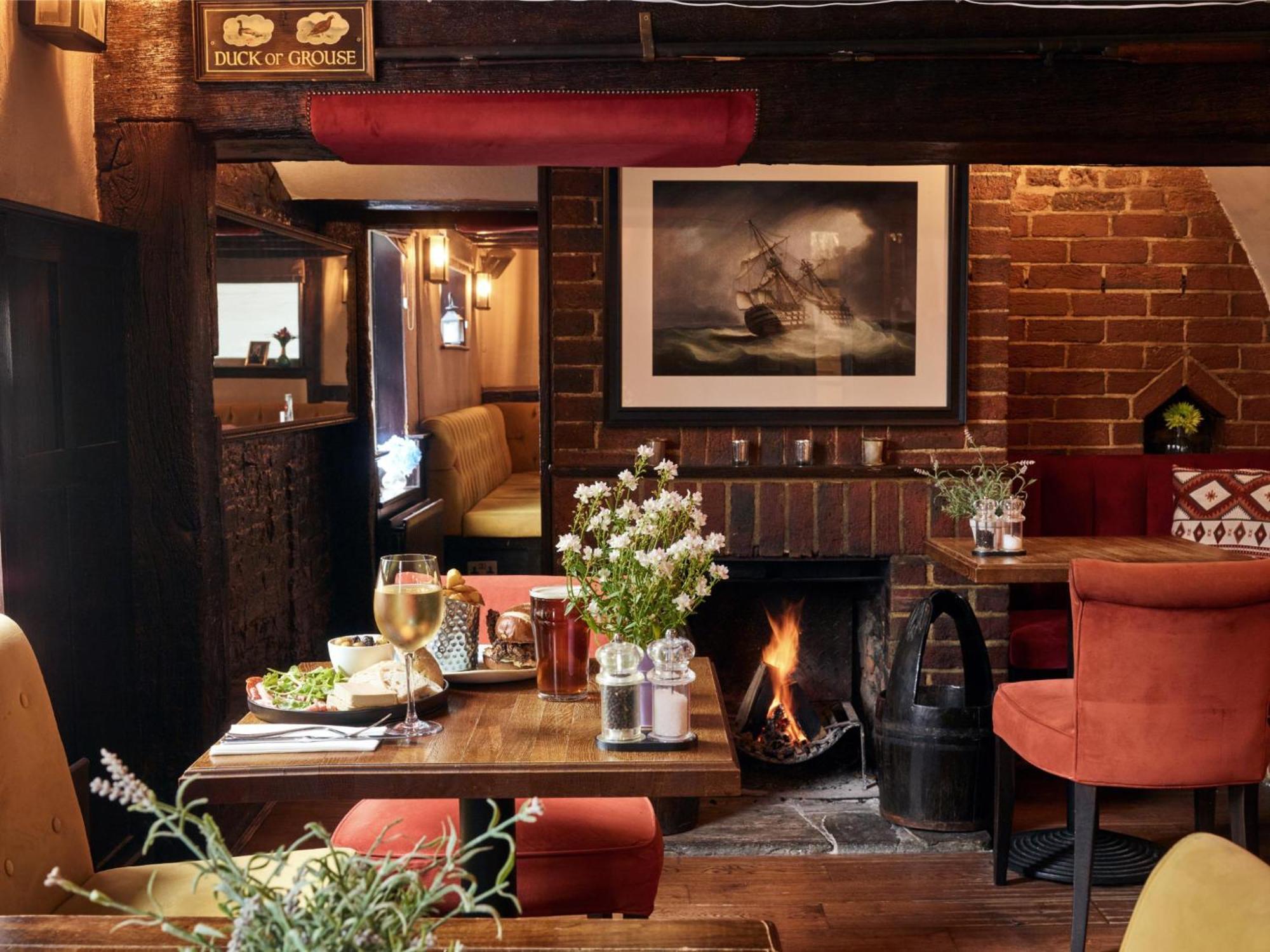 The Talbot Inn Woking Zewnętrze zdjęcie
