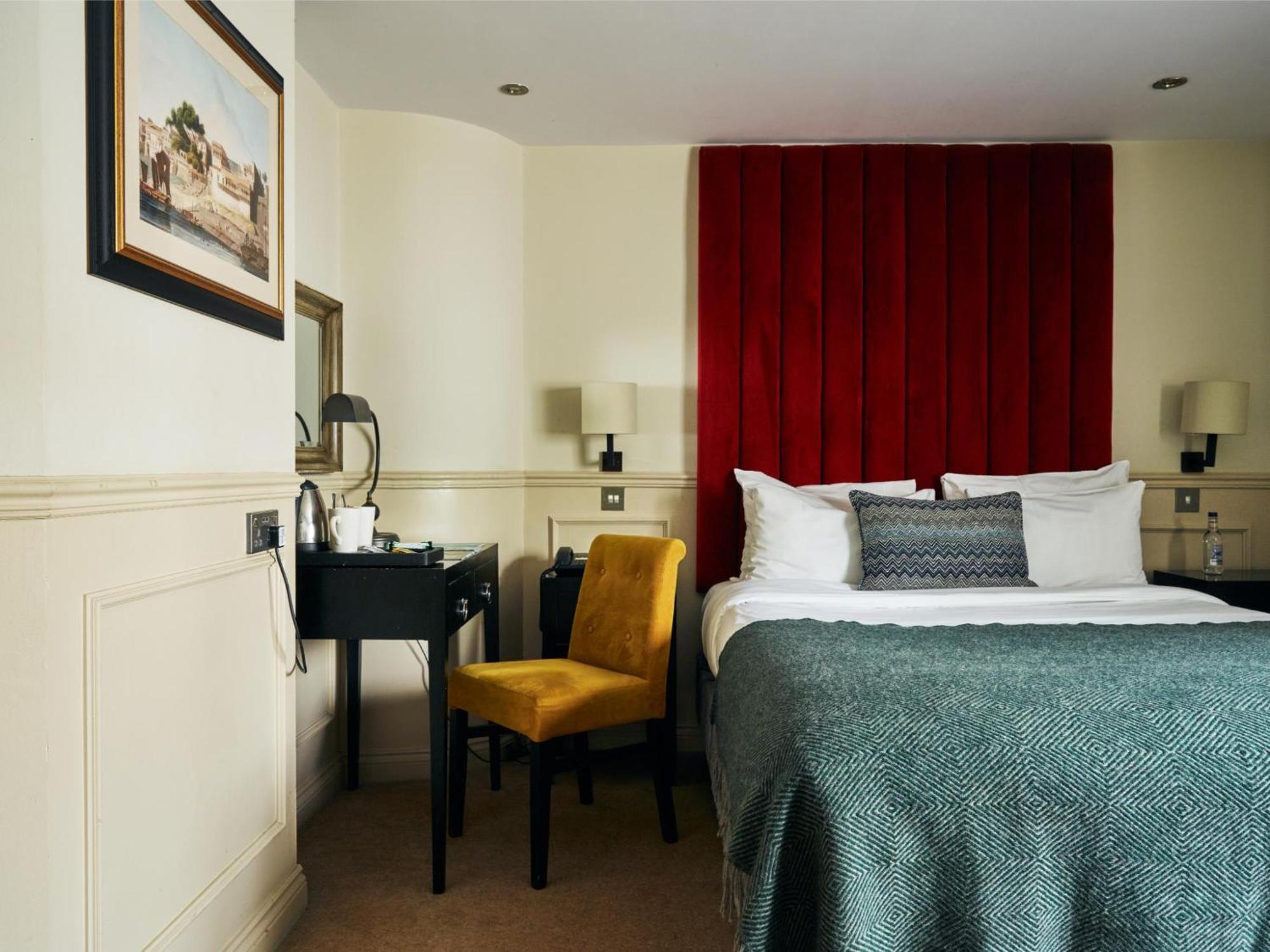 The Talbot Inn Woking Zewnętrze zdjęcie