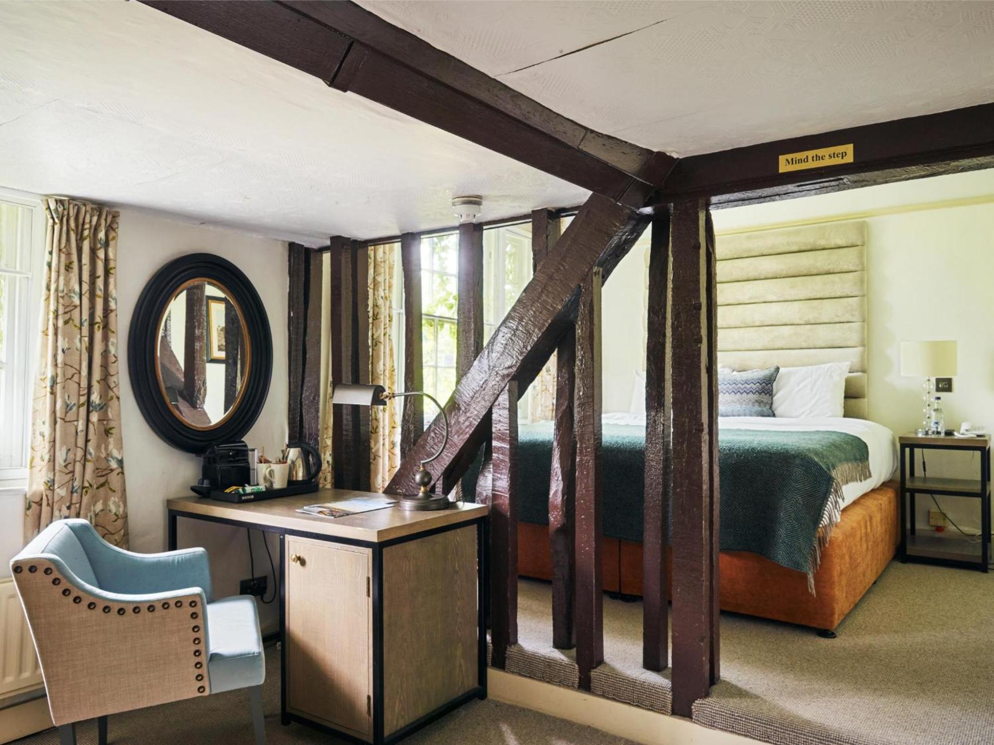The Talbot Inn Woking Zewnętrze zdjęcie
