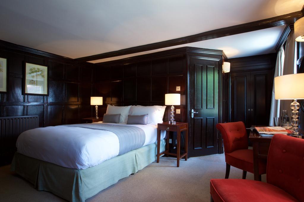 The Talbot Inn Woking Zewnętrze zdjęcie