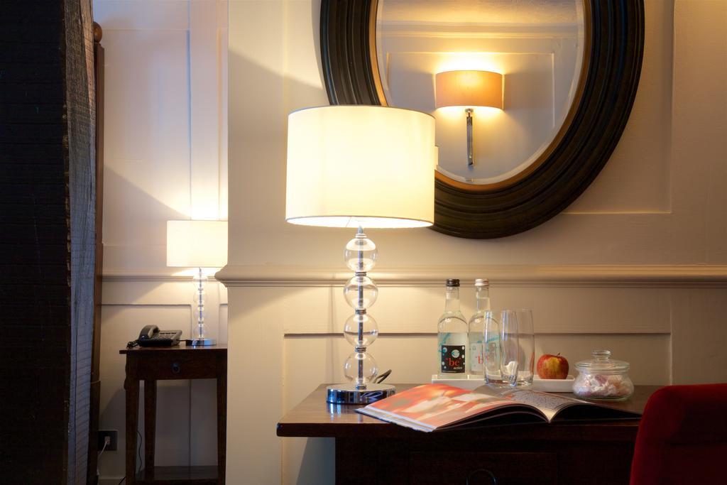 The Talbot Inn Woking Zewnętrze zdjęcie