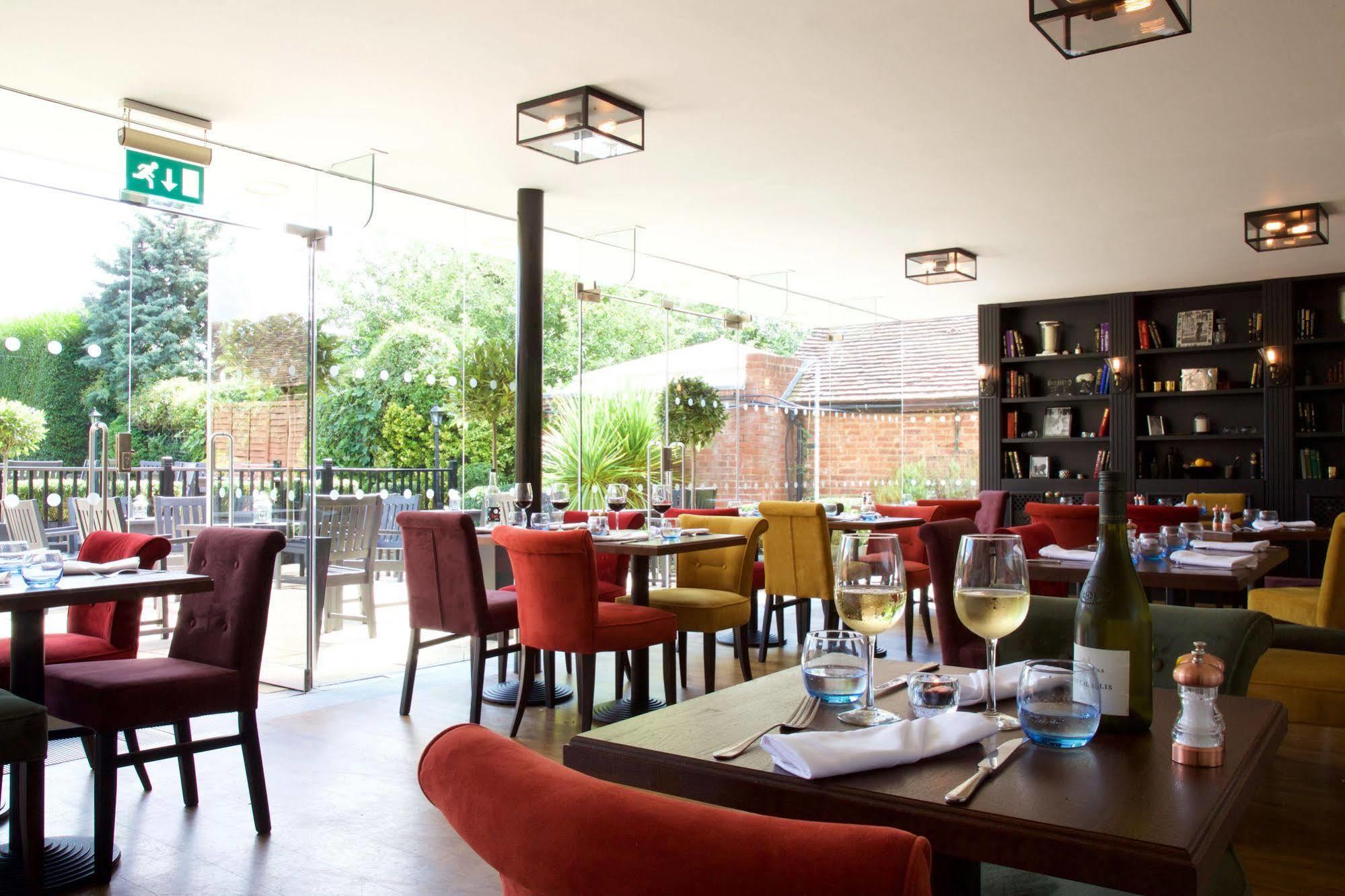 The Talbot Inn Woking Zewnętrze zdjęcie