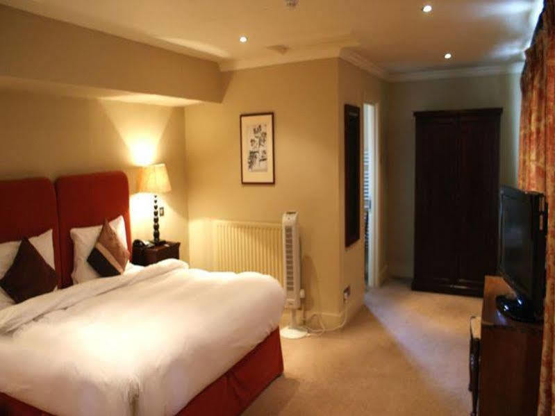 The Talbot Inn Woking Zewnętrze zdjęcie