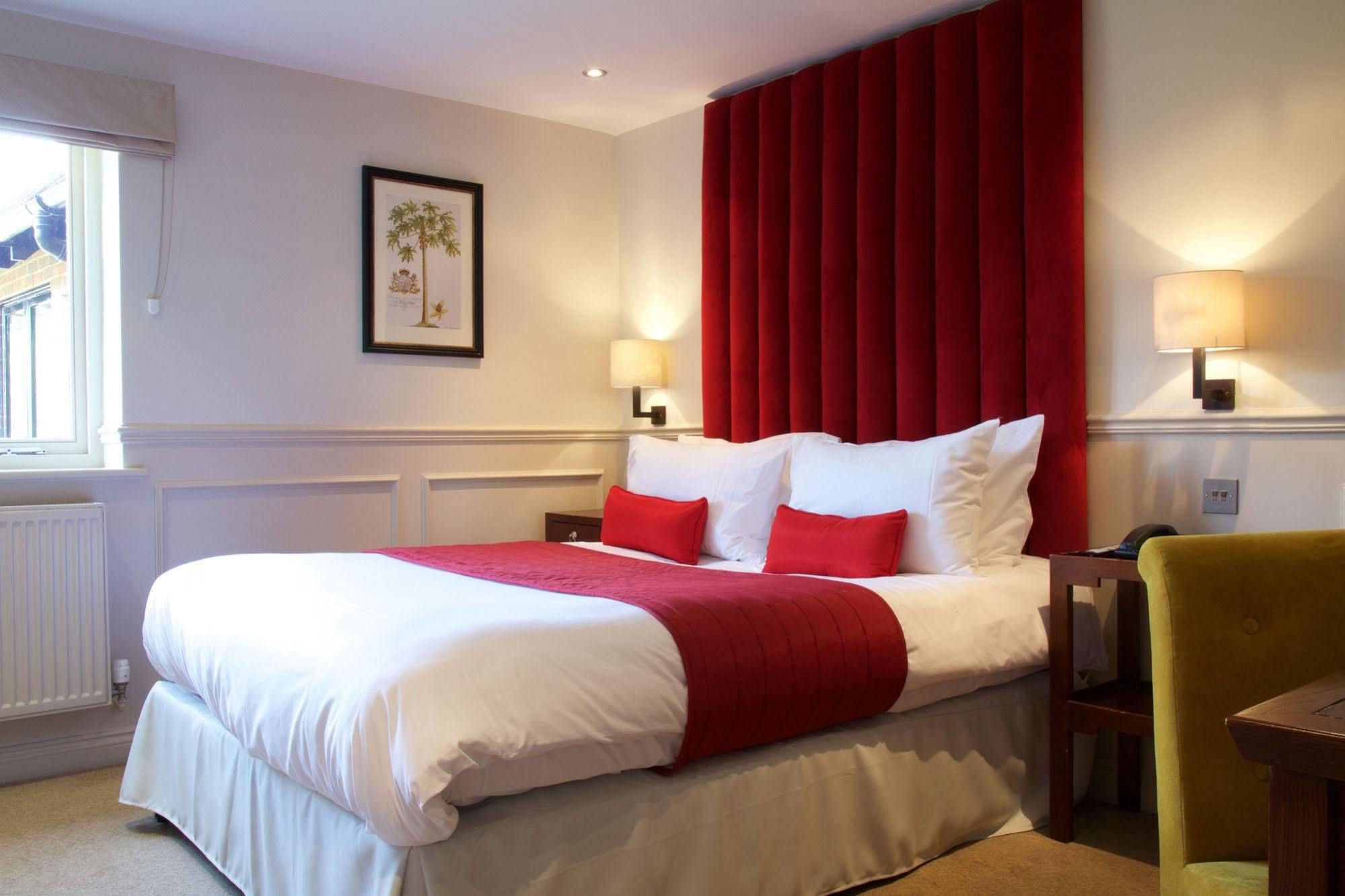 The Talbot Inn Woking Zewnętrze zdjęcie