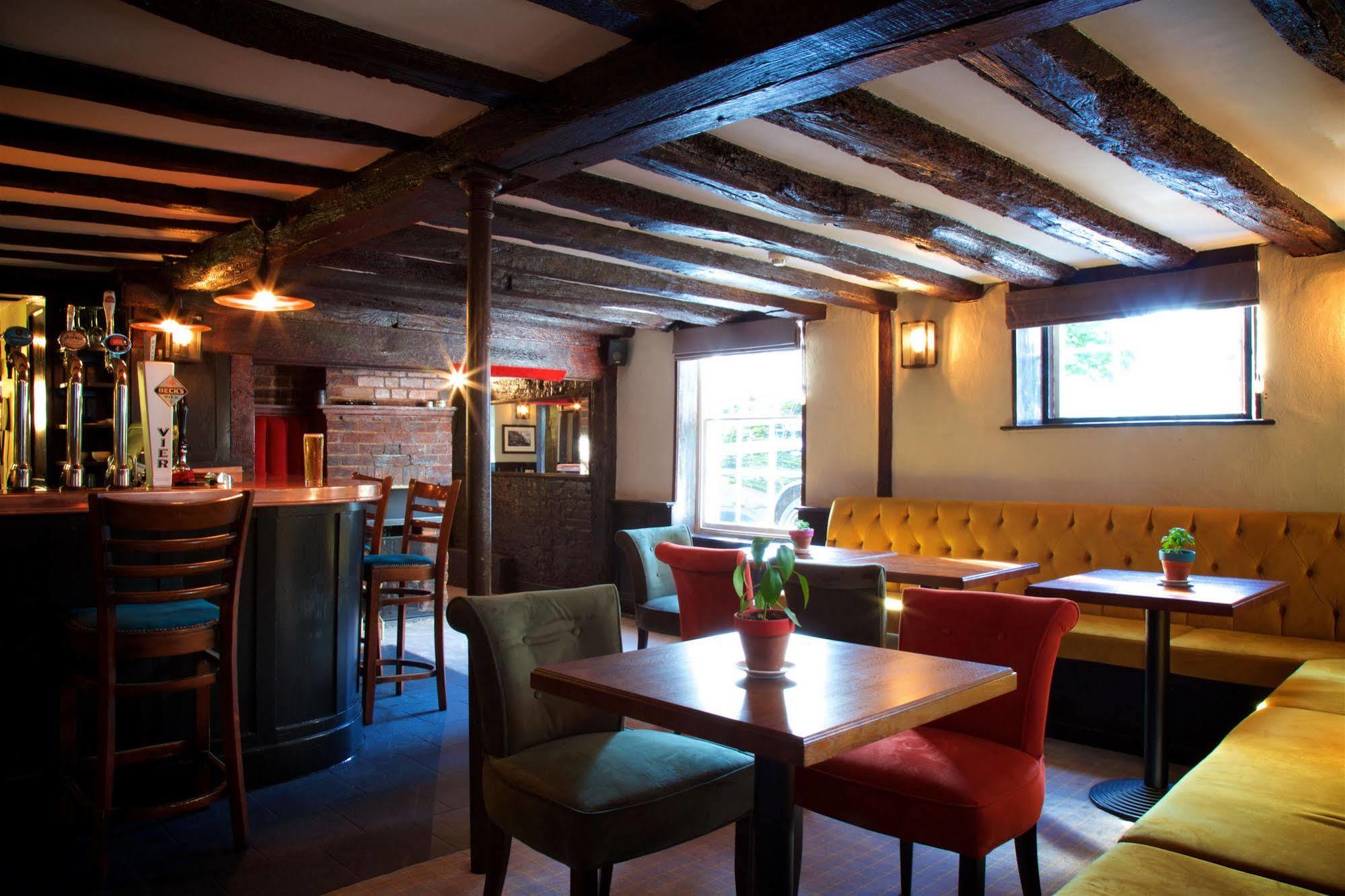 The Talbot Inn Woking Zewnętrze zdjęcie