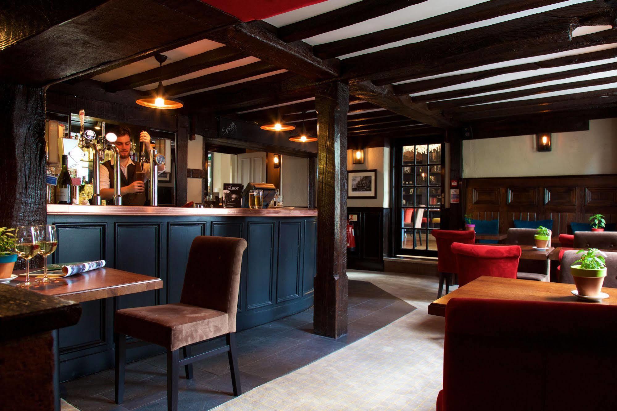 The Talbot Inn Woking Zewnętrze zdjęcie