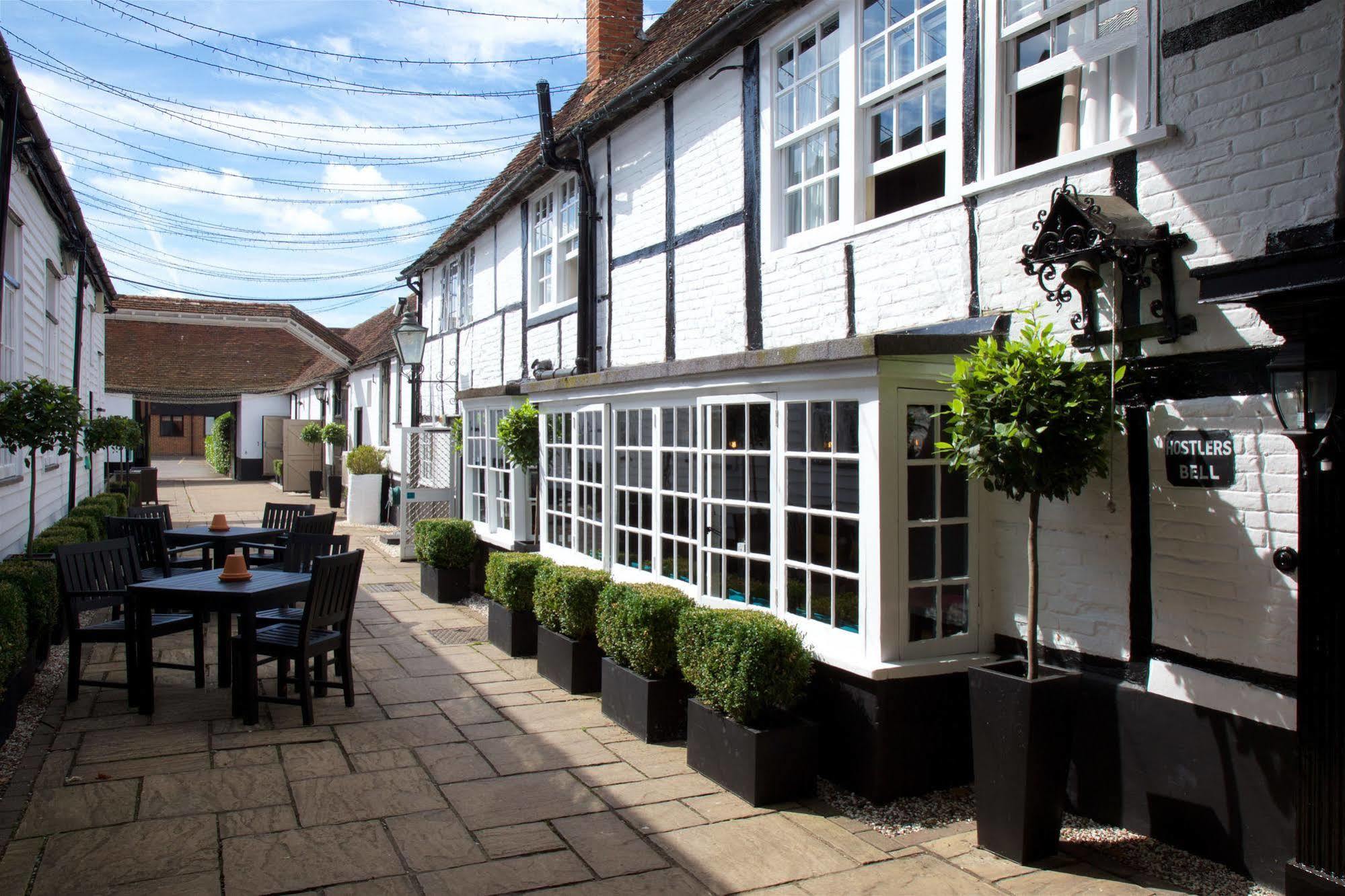 The Talbot Inn Woking Zewnętrze zdjęcie