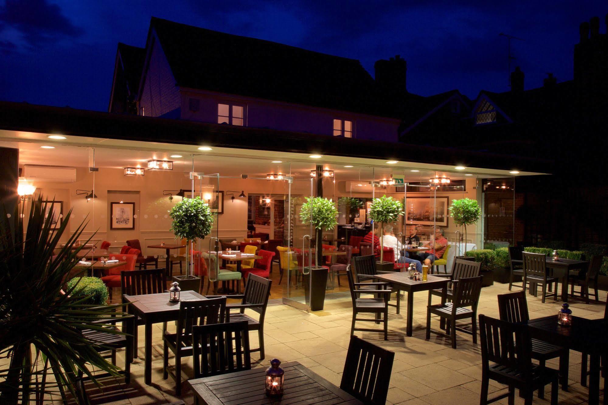 The Talbot Inn Woking Zewnętrze zdjęcie