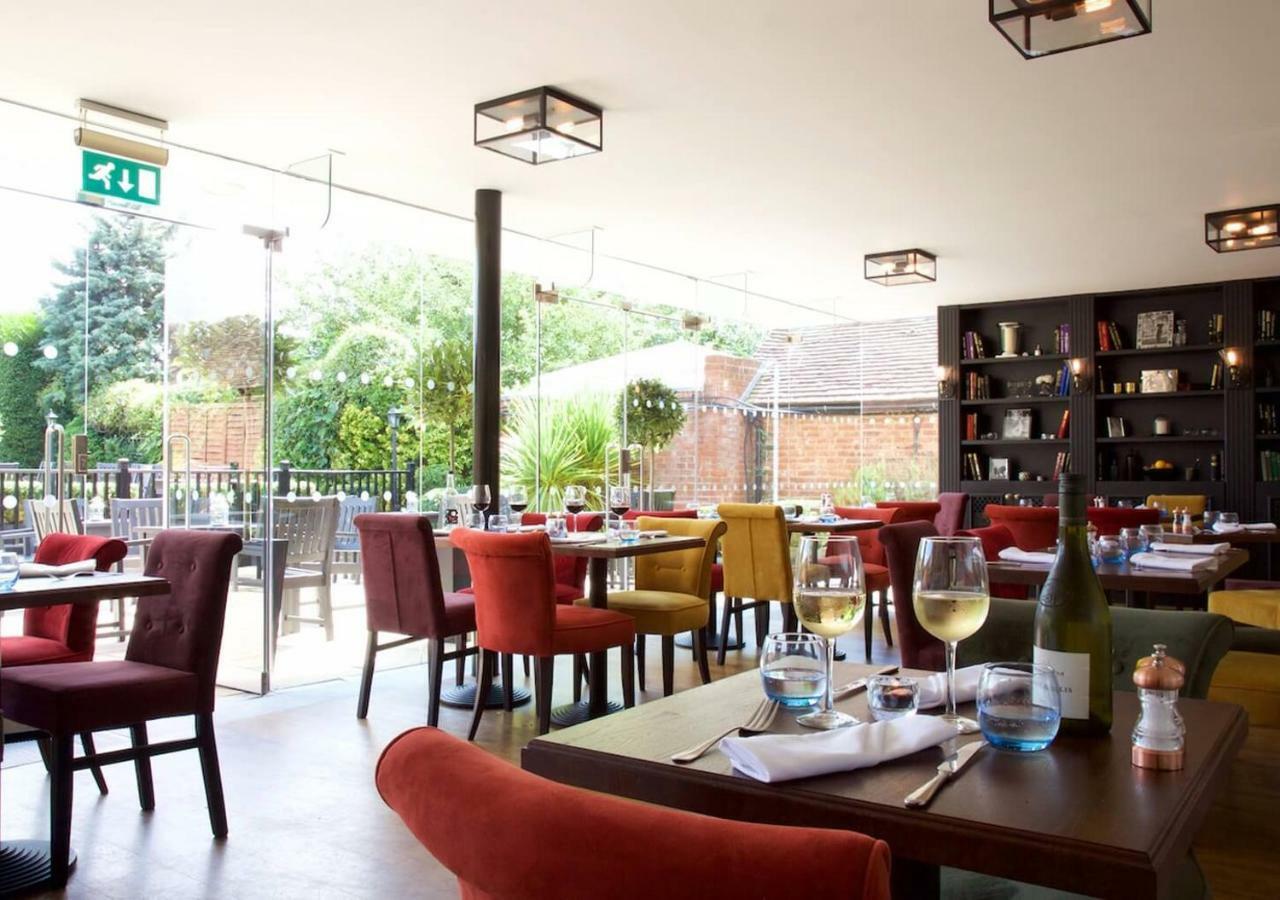 The Talbot Inn Woking Zewnętrze zdjęcie