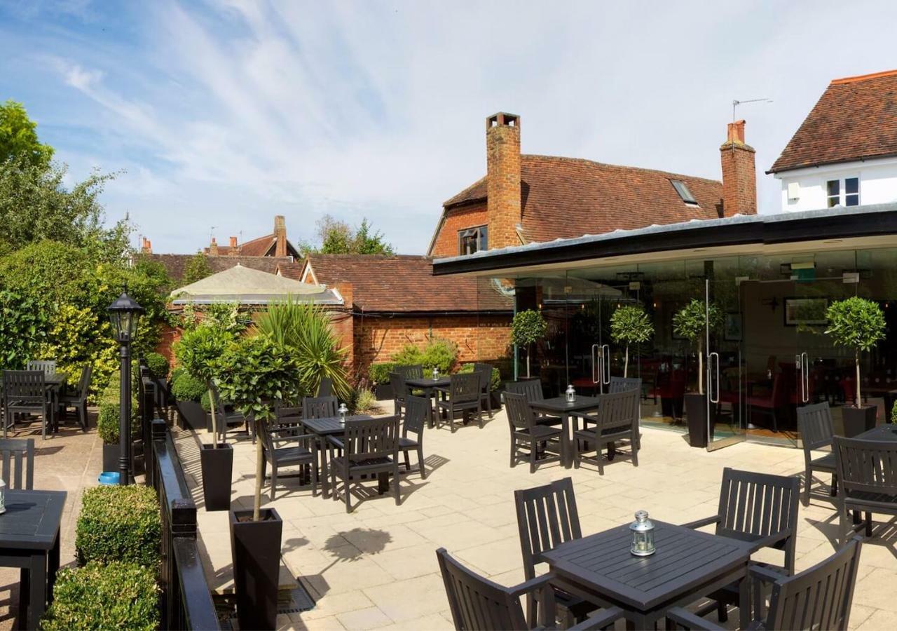 The Talbot Inn Woking Zewnętrze zdjęcie